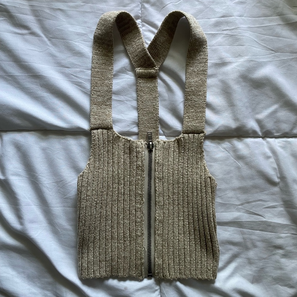 Small beige crop top